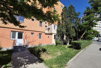 Spa?iu comercial, Ale. N.Titulescu, col? cu str. Minerilor - 5