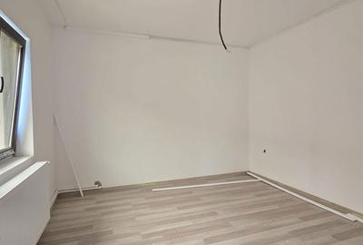 Casă cu 5 camere cu Canalizare în CET - 15