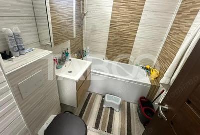 Apartament cu 4 camere decomandat, mobilat în Ștrand