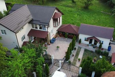 Casa 4 camere, anexe, recent renovata, foisor, teren 781mp, Izvoru, DB - 17