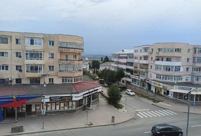 Apartament cu 2 camere decomandat în Buhuși - 1