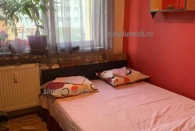 Apartament cu 3 camere semidecomandat, mobilat în Dristor