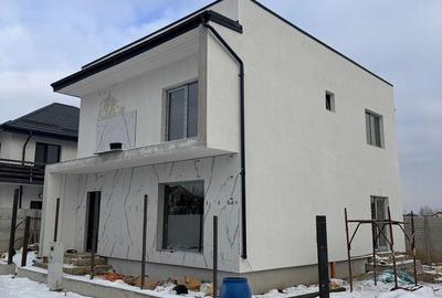 Casă cu 4 camere cu Teren 270 Mp în Central