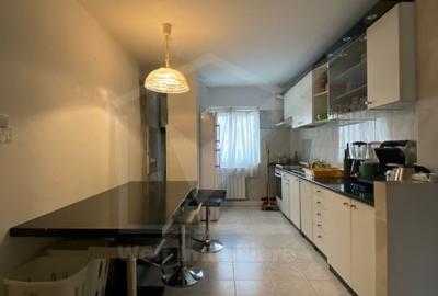 Apartament cu patru camere, cartierul Zorilor - 1