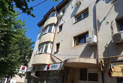 APARTAMENT 3 CAMERE-CENTRU PRIMARIE