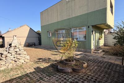 Casă individuală cu 5 camere cu Canalizare în Palazu Mare