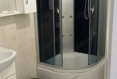 Garsonieră decomandată în Titan