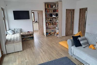 Casă cu 3 camere cu Teren 6000 Mp în Central - 8
