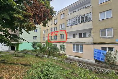 Vand apartament cu 2 camere ETAJ.1 baie bucatarie 37mp langa profi baraolt in centru ora?ului - 1