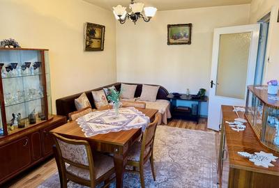 Apartament cu 3 camere decomandat în Micro 14