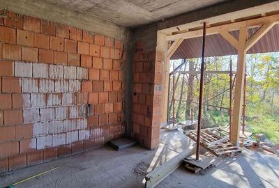 Casă cu 5 camere cu Teren 500 Mp în Central