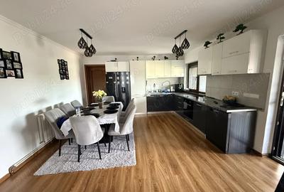 Casa de vanzare cu 7 camere - 1