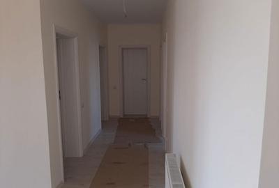 Casă cu 4 camere în Săbăreni - 2