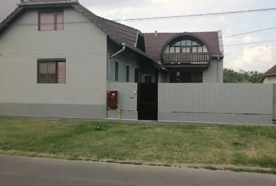 Vand casa de 250 metri patra?i Micalaca