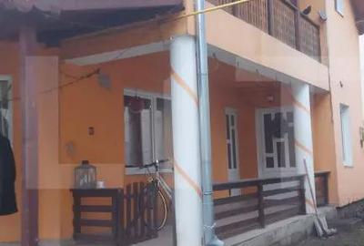 Casă cu 4 camere cu Teren 396 Mp în Central - 1