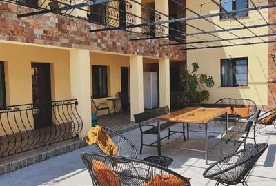 Casă individuală cu 10 camere în Vama Veche