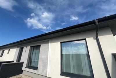 Casă 4 Camere de Închiriat | 990 € Mobilată | Curte Privată