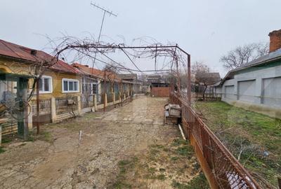 Casă cu 5 camere cu Canalizare în Brădești - 1