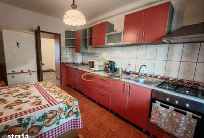 Apartament cu 3 camere decomandat în Dofteana - 2