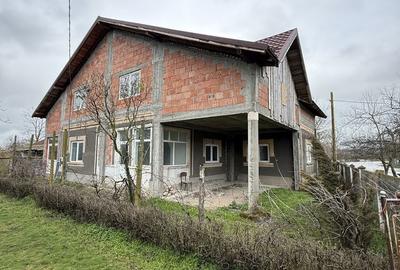 Casă cu 4 camere în Bârseștii de Jos - 1