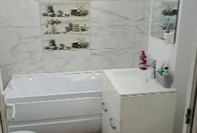 Apartament cu 3 camere semidecomandat în Micro 3