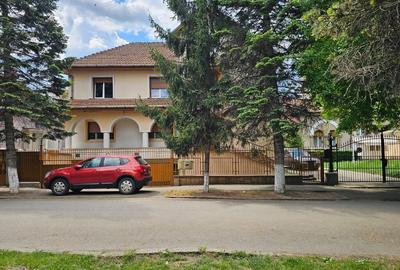 Casă cu 7 camere cu Teren 355 Mp în Decebal - 14