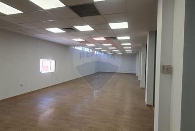 Spatiu comercial de 115mp de inchiriat in zona Craiovita Noua - 2