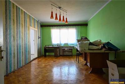 Spațiu comercial, de 9,000 mp, în Central - 3