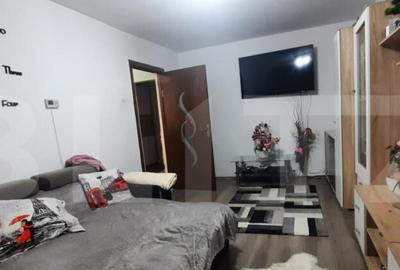 Apartament cu 3 camere decomandat, mobilat în Micro 17