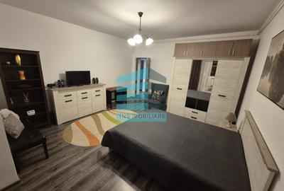 Apartament cu 2 camere decomandat, mobilat în Central