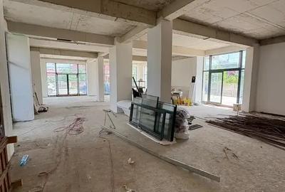 Spațiu comercial, de 372 mp, în Est - 9