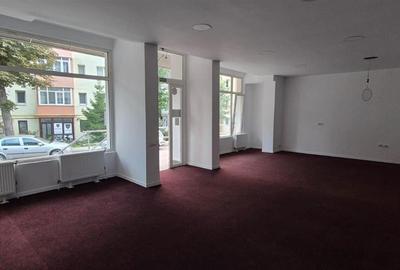 Spațiu comercial, de 57 mp, în Universității - 5