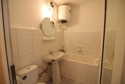 Apartament cu 3 camere semidecomandat în Micro 16 - 12