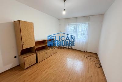 Apartament cu 3 camere semidecomandat în Vest