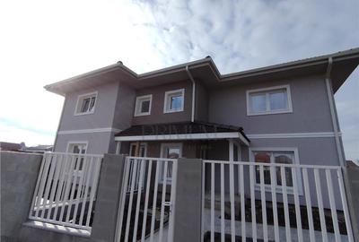 Duplex cu 4 camere cu Canalizare în Moșnița Nouă - 1