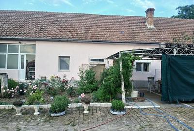 Casă cu Teren 2100 Mp în Central