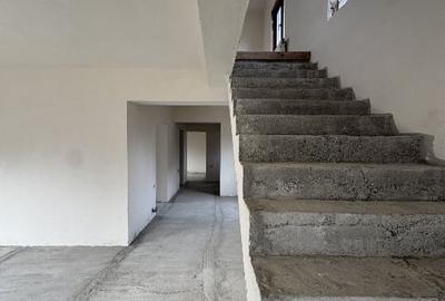 Casă individuală cu 4 camere cu Canalizare în Central - 7