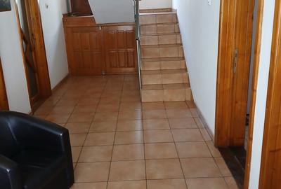 Casă cu 4 camere în Exterior Vest - 3