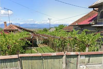 Casă cu 5 camere cu Teren 2750 Mp în Văcarea - 4