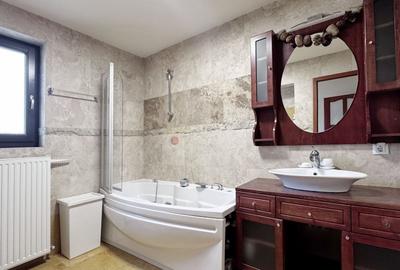 Casă individuală cu 8 camere cu Canalizare în Centrul Civic - 11