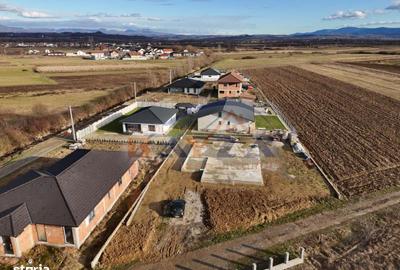 Teren de 1000 mp, în Coltău - 3