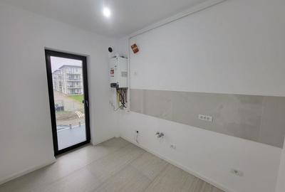 Bloc Nou. Etaj 1. Decomandat. Bucatarie Inchisa. Asfalt - 6