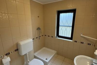 Casă cu 8 camere cu Teren 500 Mp în Central - 1