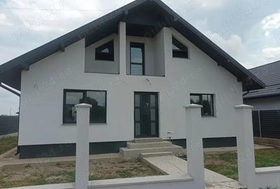 Casă cu 4 camere cu Teren 500 Mp în Holboca - 2