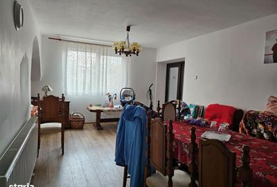 Casă cu 4 camere în Mândruloc - 2