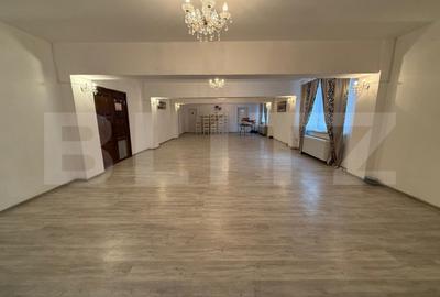 Spațiu comercial, de 330 mp, în Central - 9