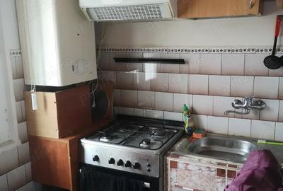 Vand apartament 3 camere decomandat zona nord - 1