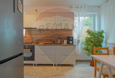 Apartament cu 3 camere decomandat, mobilat în Brașovul Vechi - 1