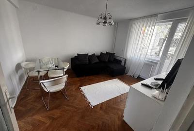 Apartament cu 3 camere semidecomandat în Central - 1
