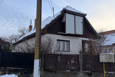 Casă cu 4 camere în Albești - 1